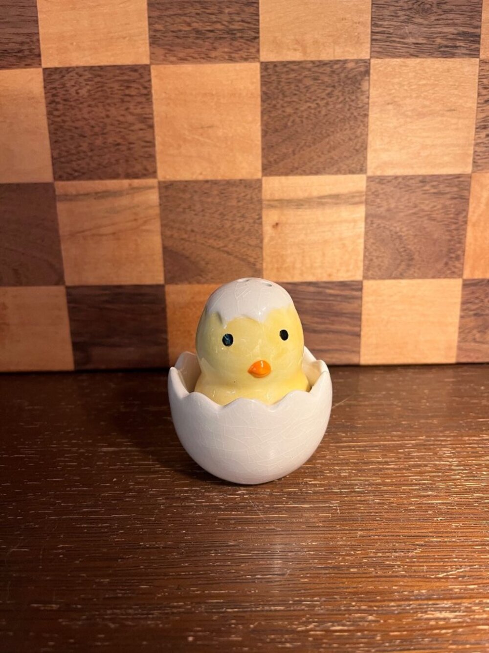 Chick and Egg Salt and Pepper Shakers A728, crazing